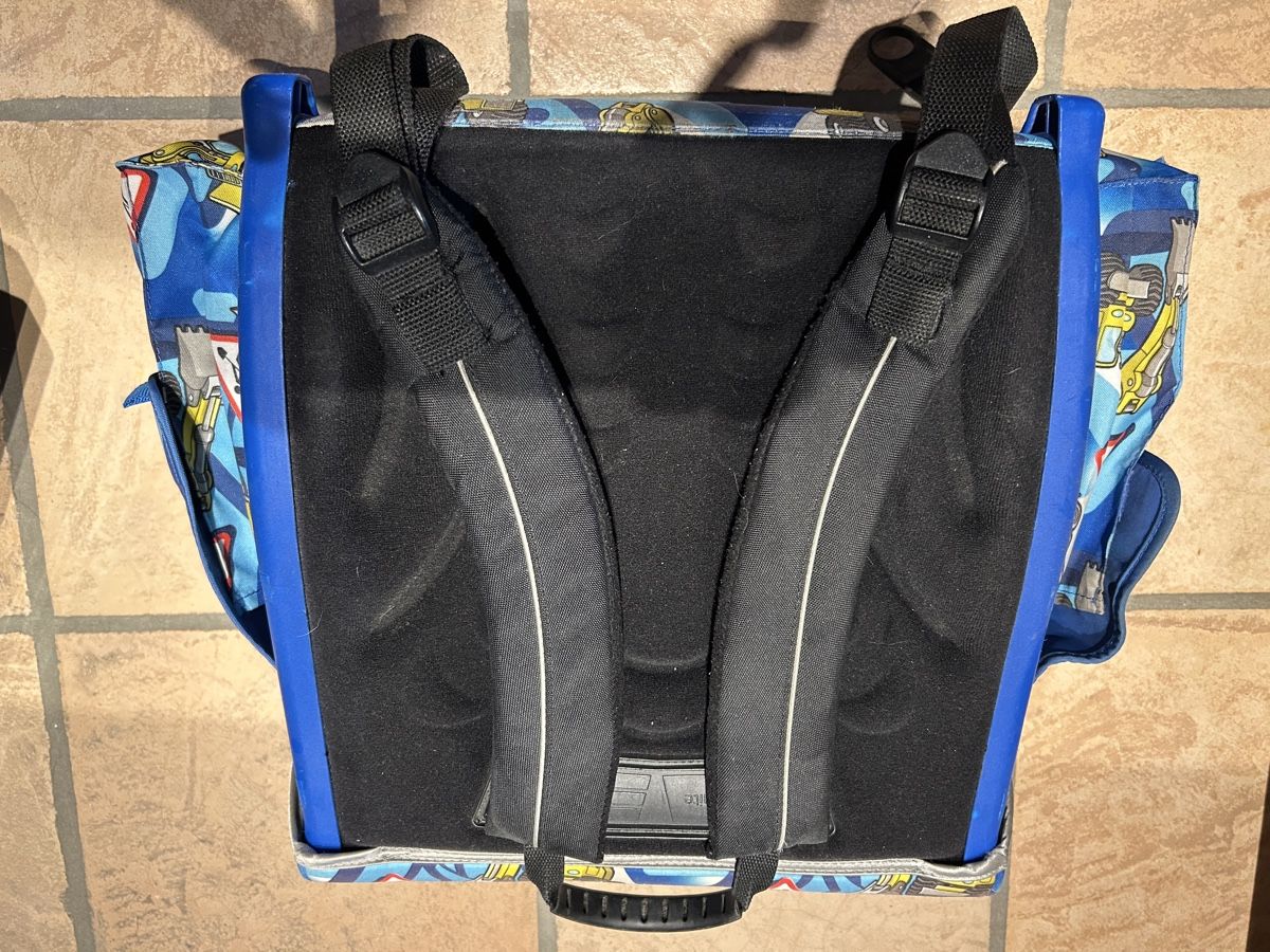Samsonite Kindertaschen: Schulranzen Samsonite Baustellen-Motiv blau – Gebraucht aus Rothenfluh von Hellracer1916 1