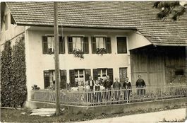 Kestenholz SO Ortsansicht Haus mit Leuten , 1925