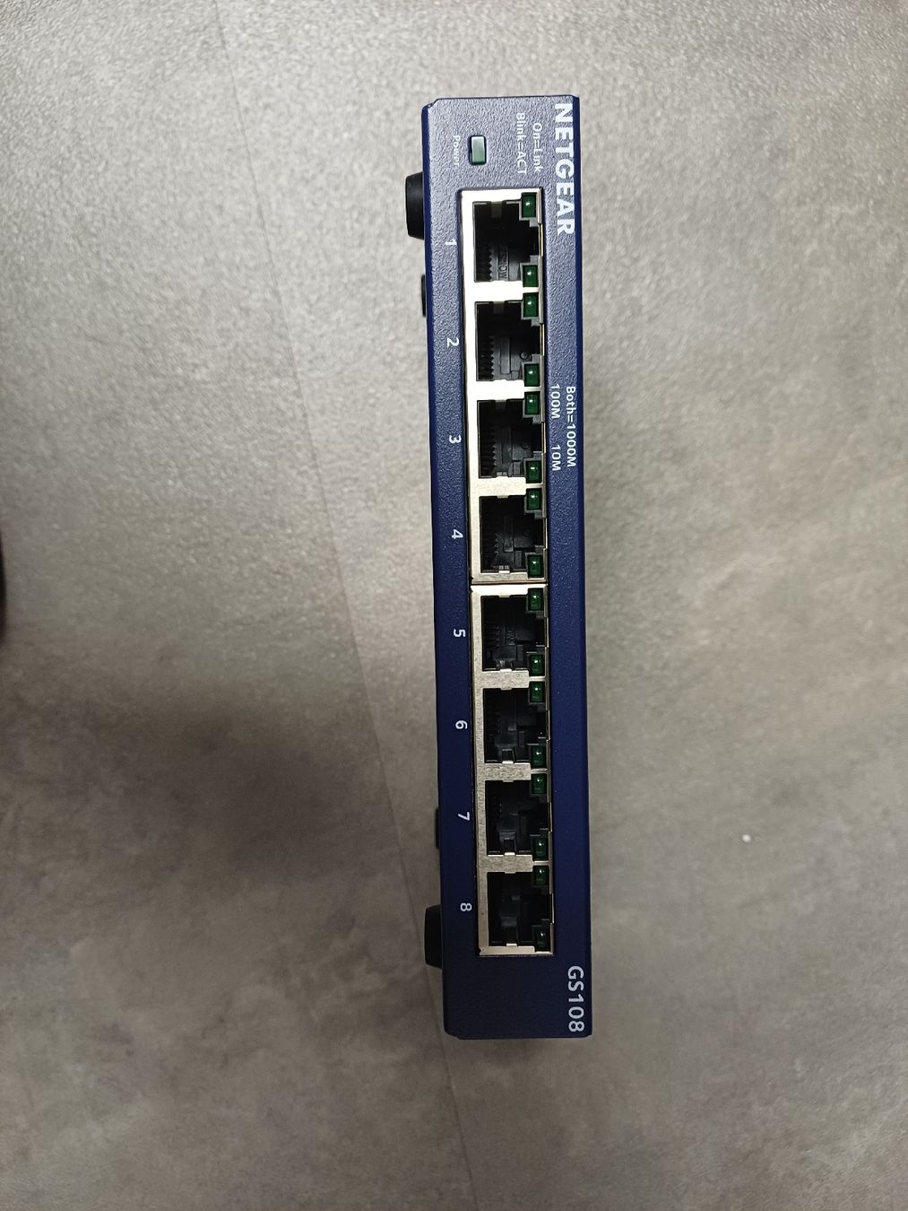 Netgear Hub & Switch: Netgear 8 Port Switch – Usato da Oberegg venduto da jan_zq6j 2