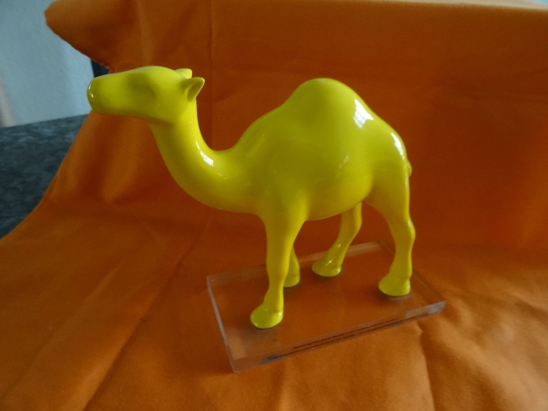 Statuette: CAMEL Icon auf Plexiglassockel Höhe 13 cm – Nuovo (secondo la descrizione) da Allenwinden venduto da Obalu 4