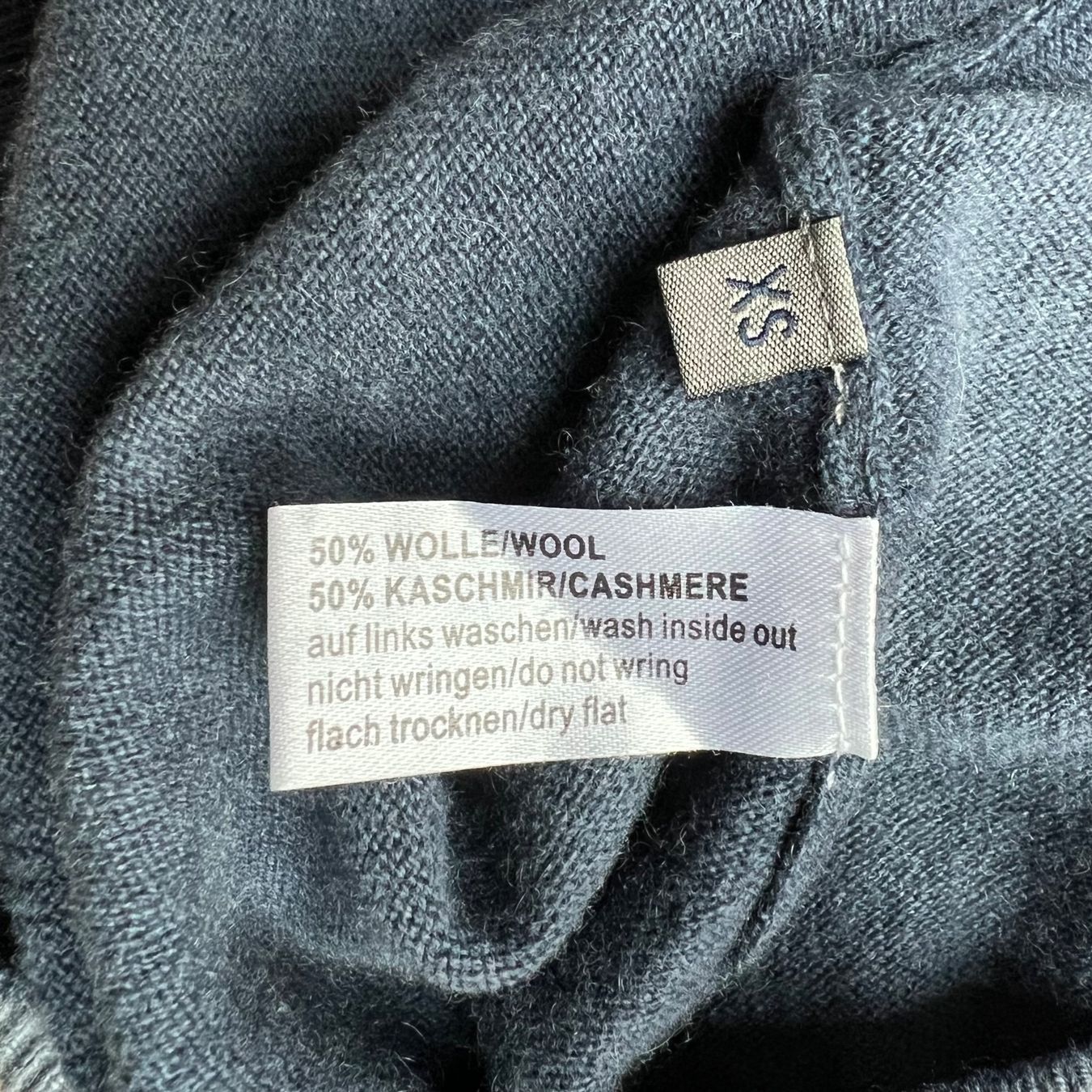 Giacche: FFC Cardigan aus Kaschmir & Wolle – Usato da Zürich venduto da ClosetQueen 8