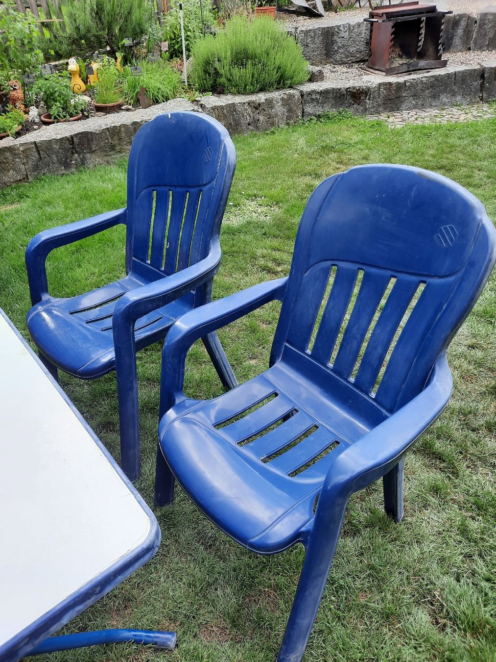 Set di tavolo e panche: Gartentisch mit Bank & Stühle – Usato da Meinisberg venduto da Faithles1 3