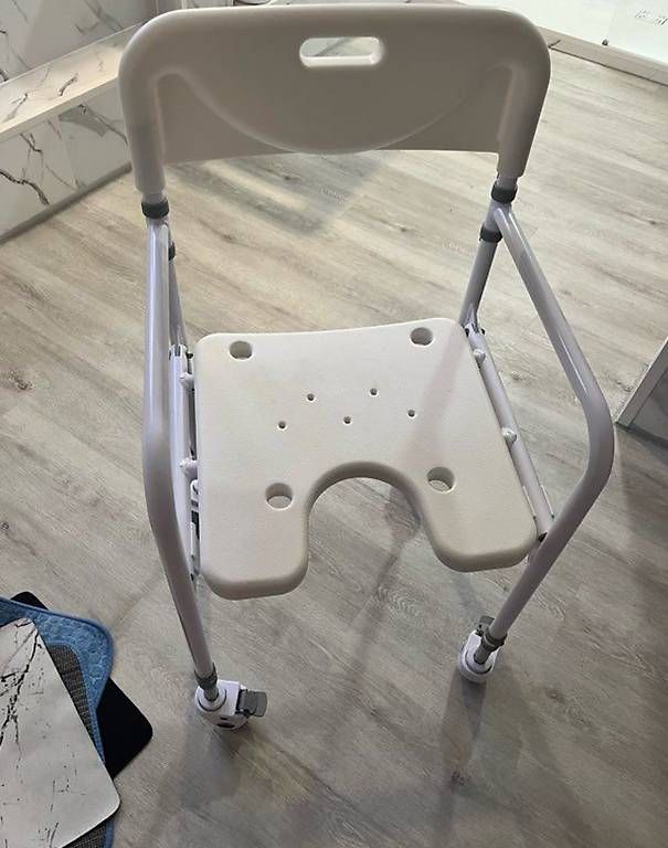 Sedie a rotelle: Chaise de douche roulante – Nuovo e nell'imballaggio originale da Biel/Bienne venduto da sli_mg2b 1