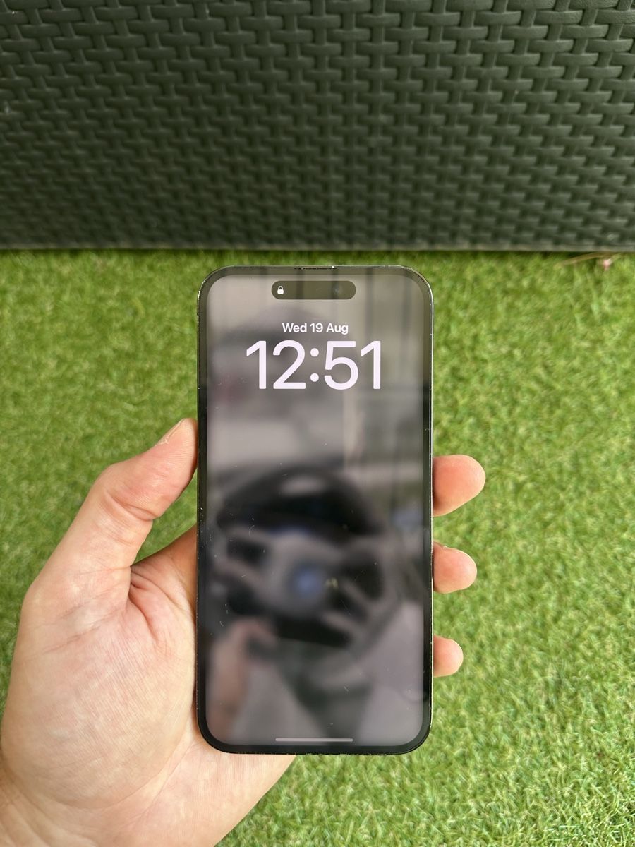 Apple Telefoni cellulari / Smartphones: iPhone 14 Pro Max Case and Charger Used – Usato da Buchs SG venduto da BobRob 1