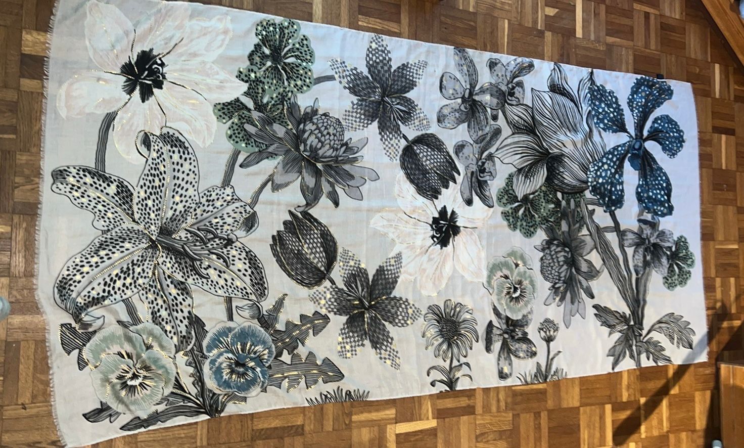 Foulard & Sciarpe: Sommer Schal mit Blumenmuster, 87x180cm – Usato da Basel venduto da Tierschutz-Flohmi