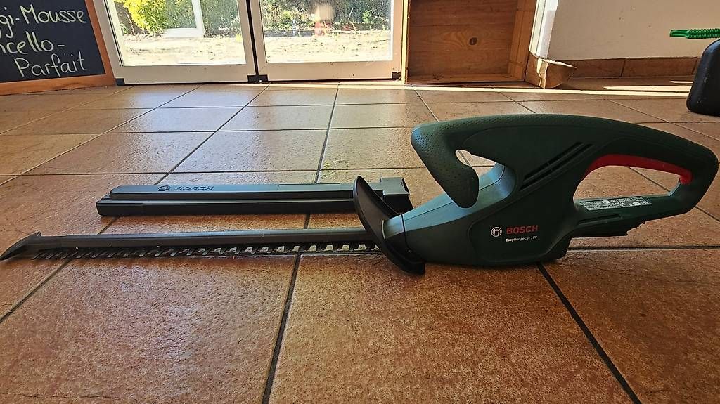 Tous les outils: Akku-Heckenschere – D'occasion à Sutz par Anker06