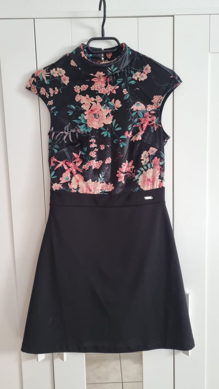 Guess Vestiti: Vestito GUESS taglia S – Usato da Cadenazzo venduto da man_9hnd