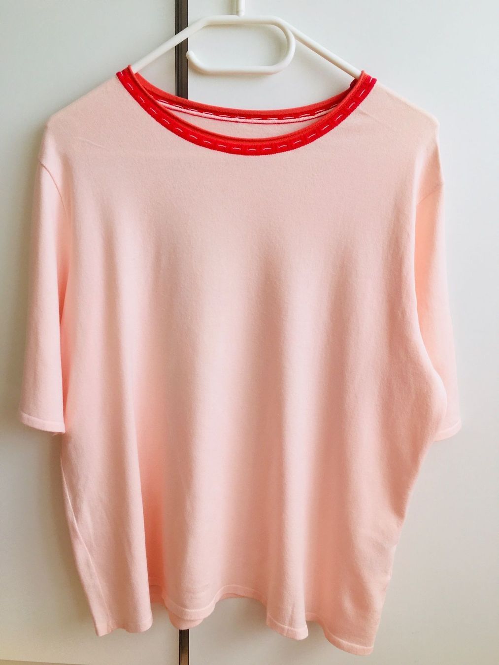 Maglioni & Felpe: Wunderschöner moderner edler zartrosa Kurzarmpullover – Usato da Bern venduto da Smile-2707