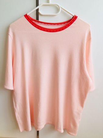 Wunderschöner moderner edler zartrosa Kurzarmpullover