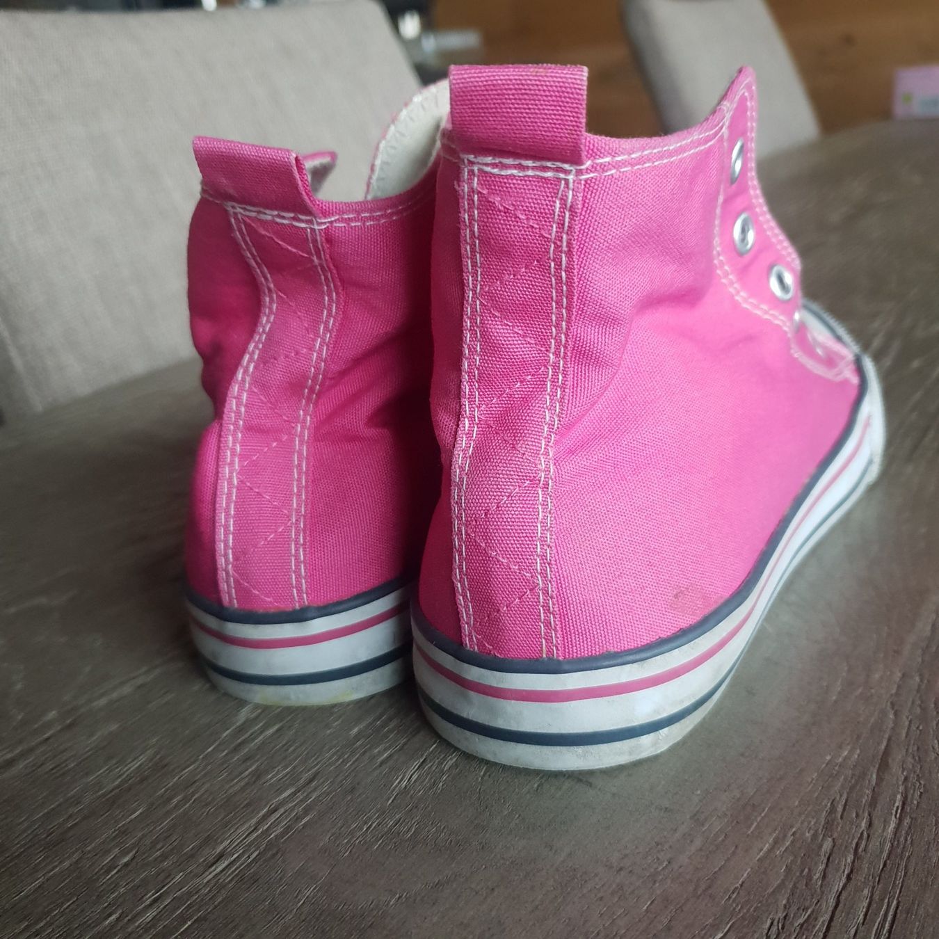 Chaussures hommes: 🐸 SNEAKER PINK 35 – D'occasion à Môtier (Vully) par Frogs 1