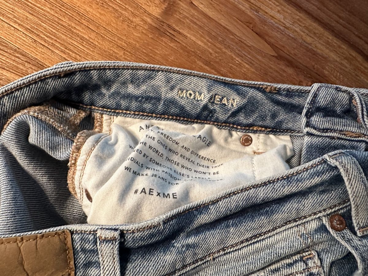 American Eagle Jeans: American Eagle Mom Jeans, destroyed, Top Zustand! – Neu (gemäss Beschreibung) aus Altendorf von Eastwick4 4