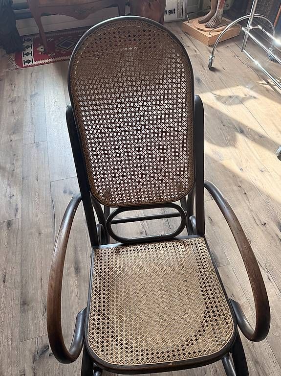 Chaises: Schaukelstuhl antik Stil Thonet – D'occasion à Nidau par Nintschgu 1