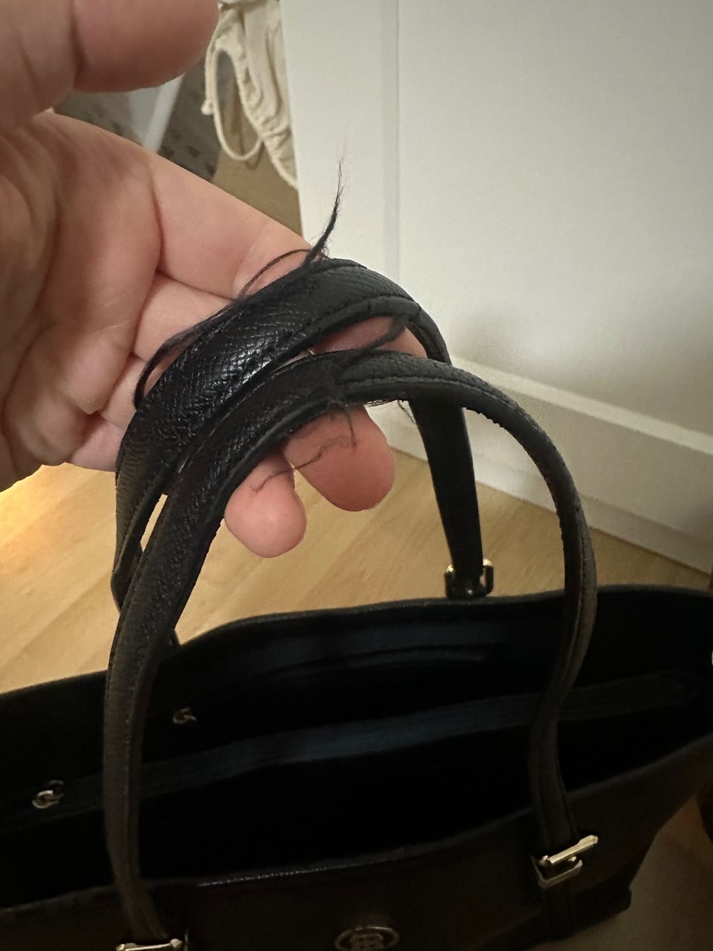 Tommy Hilfiger Taschen für Damen: Tommy Hilfiger Tasche – Gebraucht aus Basel von ronjalg 2