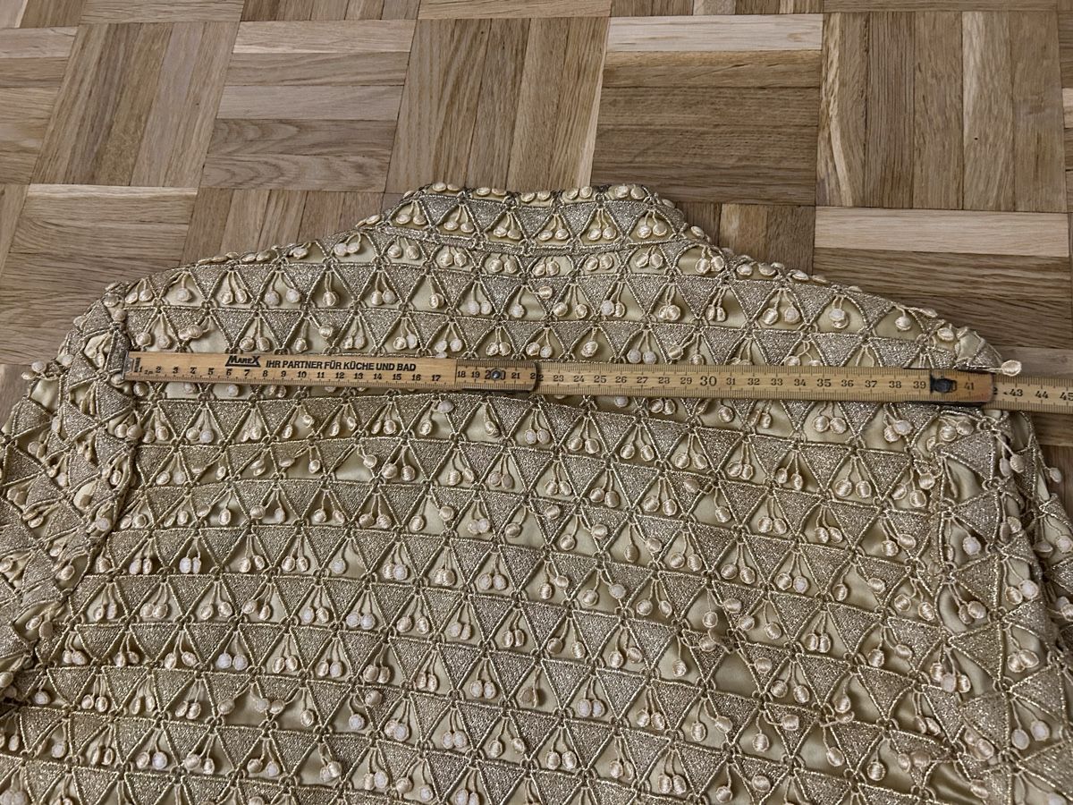 Kostüme: Couture Zweiteiler in Gold – Gebraucht aus Birsfelden von Exclusivity 5