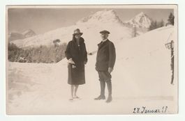 Alte Fotografie Winterlandschaft mit Paar 1928, Graubünden