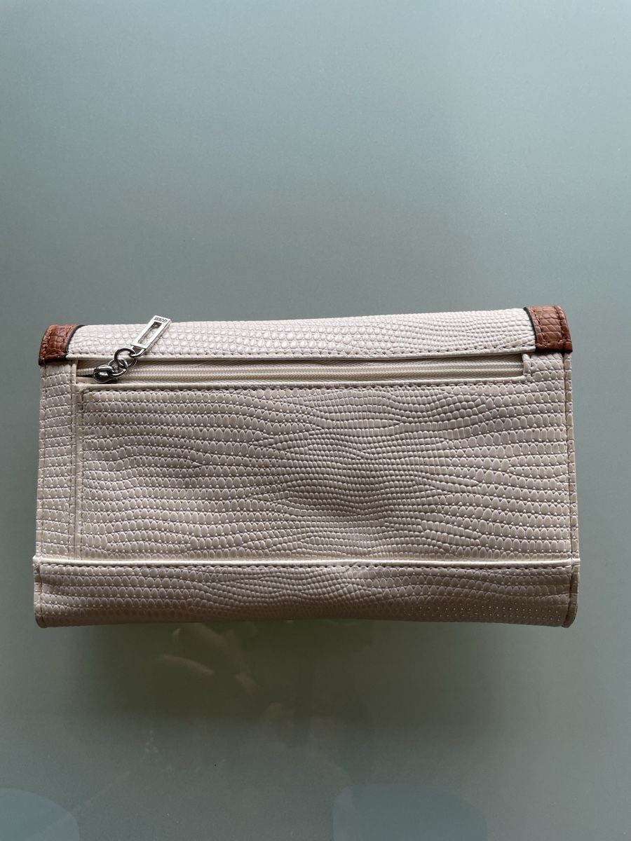 Guess Portamonete: Portefeuille Guess élégant femme neuf – Nuovo e nell'imballaggio originale da Vuadens venduto da Ninaa11 1