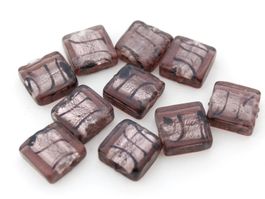10 x quadratische Glasperlen in Lila/Aubergine, Schmuck