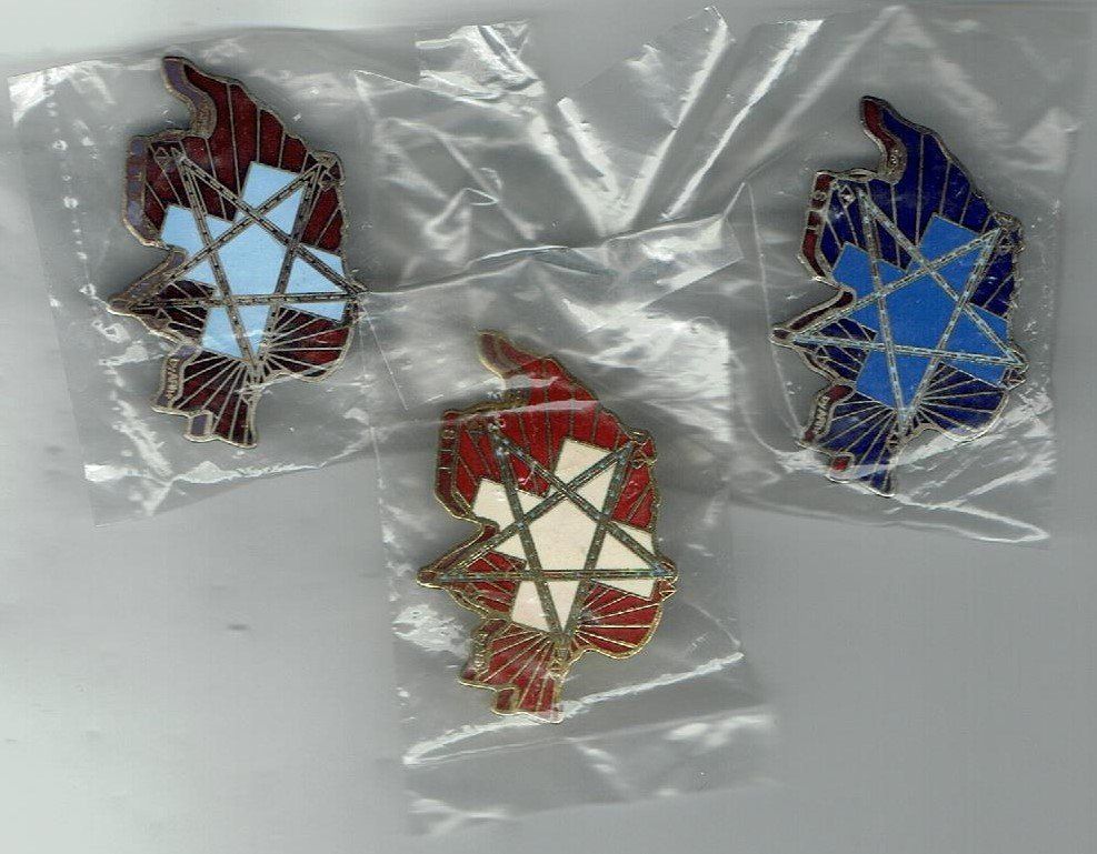 Placchette & Badge: 3er Set von H. R. Giger – Usato da Hinterkappelen venduto da Schampus 1