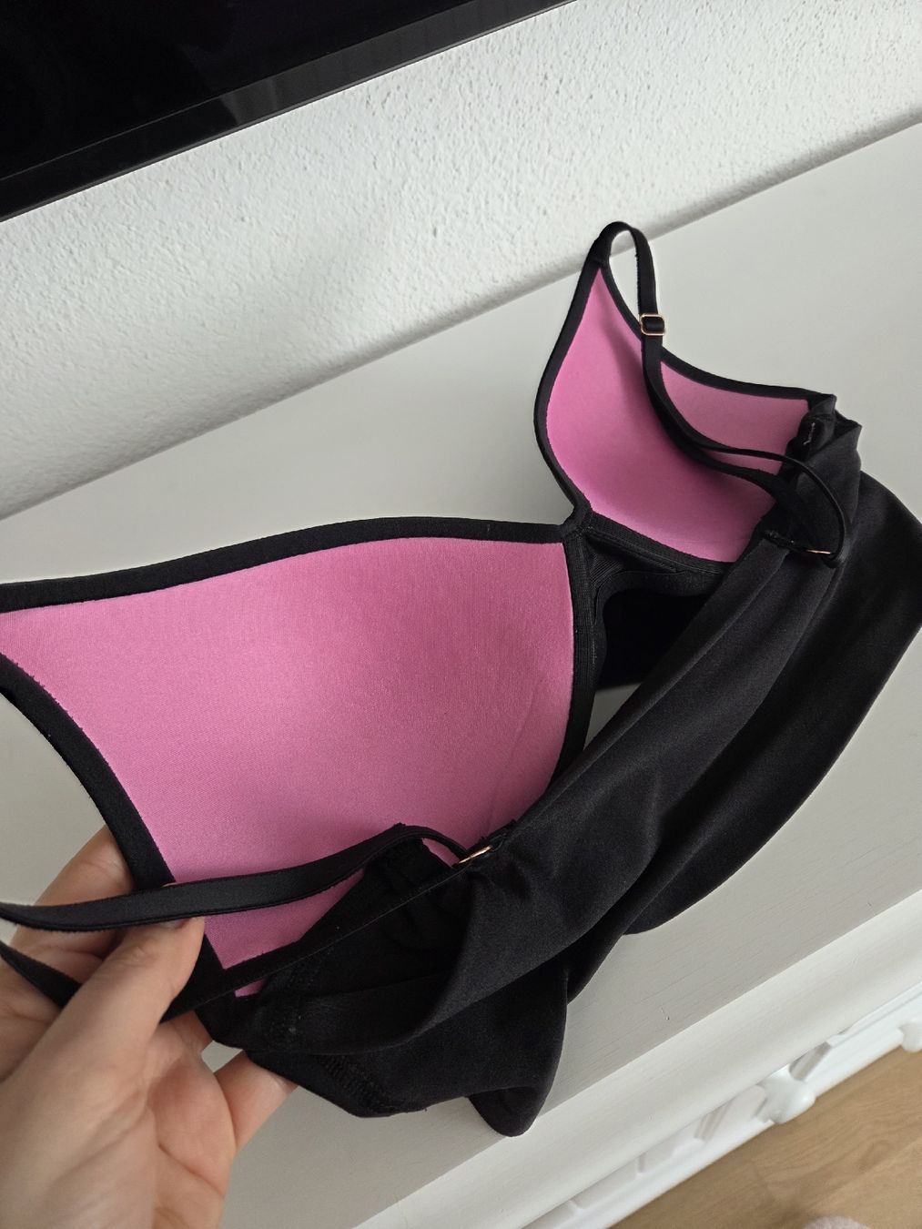 Tops: Schwarzes Bustier Top BH Grösse M Pink – Gebraucht aus Bülach von Recherchieren 4
