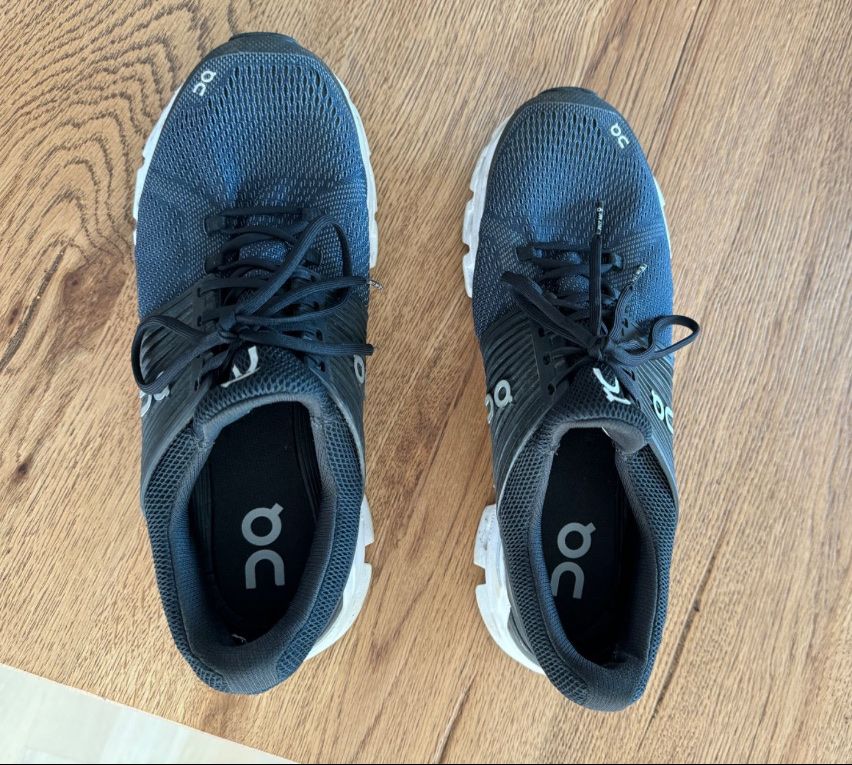 On Scarpe da uomo: Chaussures On Cloud noires 41 – Usato da Geneve venduto da Monthoux13 1