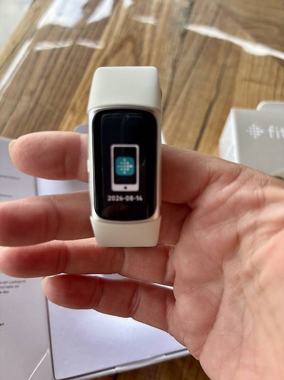 Fitbit Smartwatch: Montre connectée Fitbit charge 6 neuve – Neuf avec emballage d'origine à Perroy par barballalla 1