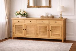 Klassisches Sideboard aus Massivholz – zeitlose Eleganz