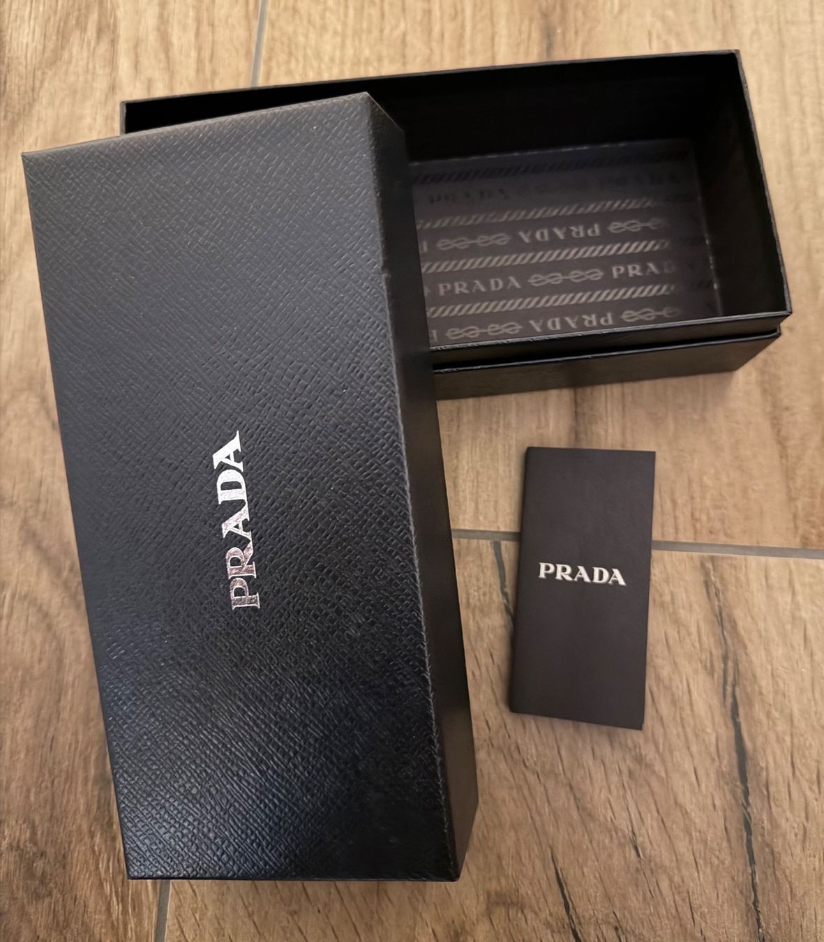 Prada Occhiali & Lenti: Prada occhiali da sole – Usato da Herisau venduto da debora9 5