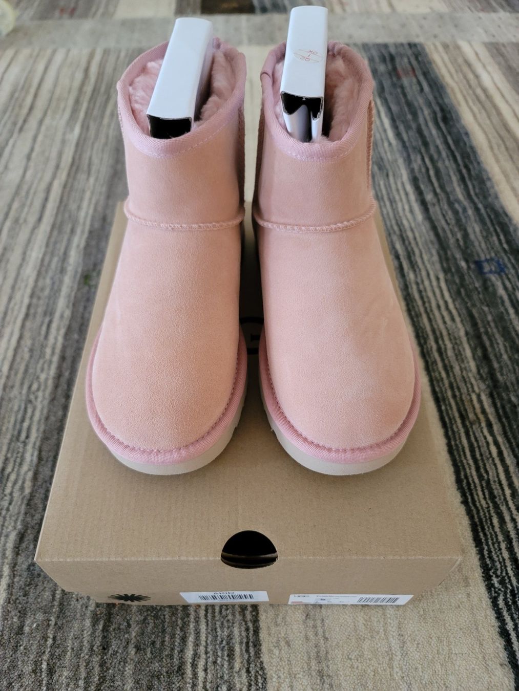 Ugg Scarpe da donna: UGG Classic Mini Logo 36 Neu!! – Nuovo e nell'imballaggio originale da Dietikon venduto da Kaska2020 2
