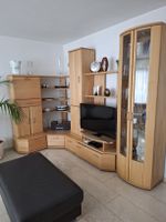 Wohnwand aus Holz hell mit Vitrine in gutem Zustand
