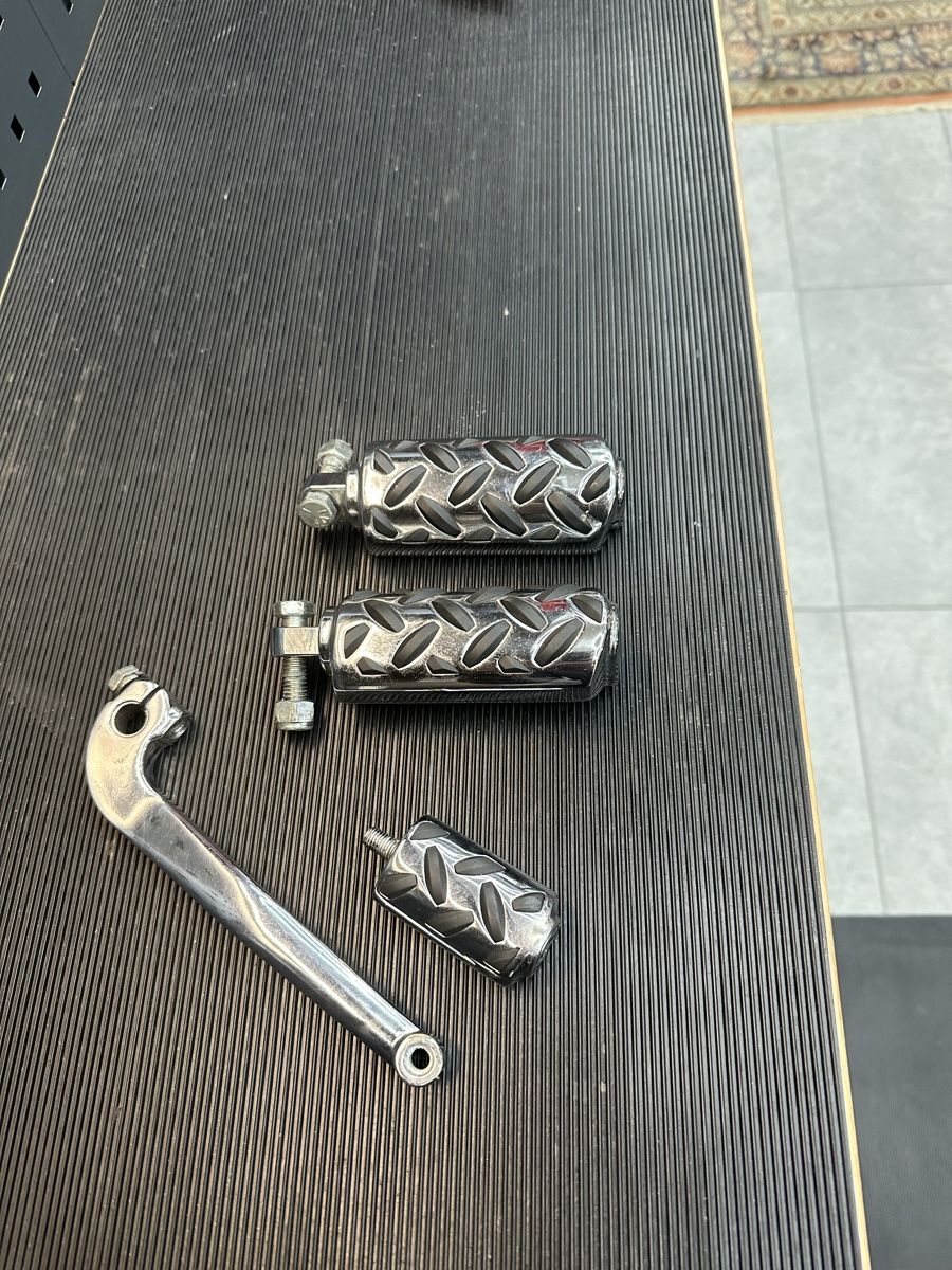 Harley-Davidson Tutti i ricambio per moto: Repose-Pieds et Sélecteur pour Harley Davidson Dyna – Usato da Pringy venduto da Antoine512ENJ 4