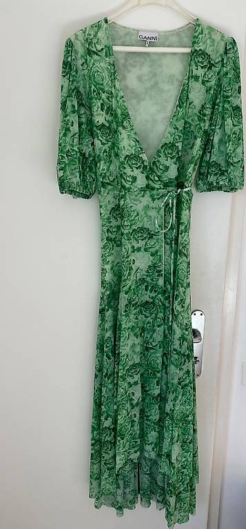 Ganni Vestiti: Kleid, Ganni zu verkaufen – Usato da Adligenswil venduto da Gondra