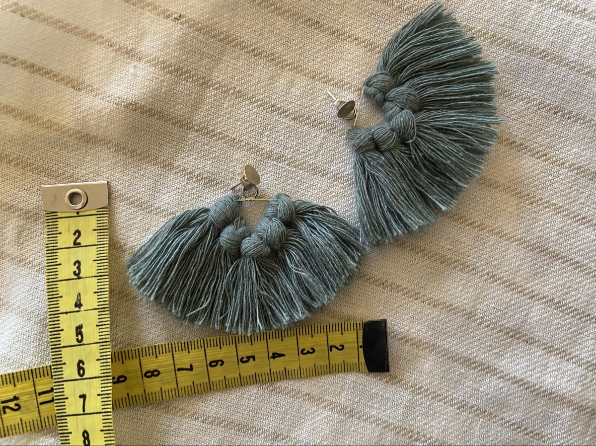 Orecchini pendenti & Orecchini a lobo: Handgefertigte Makramee Ohrringe blau/grau – Usato da Dietlikon venduto da Luna77 1