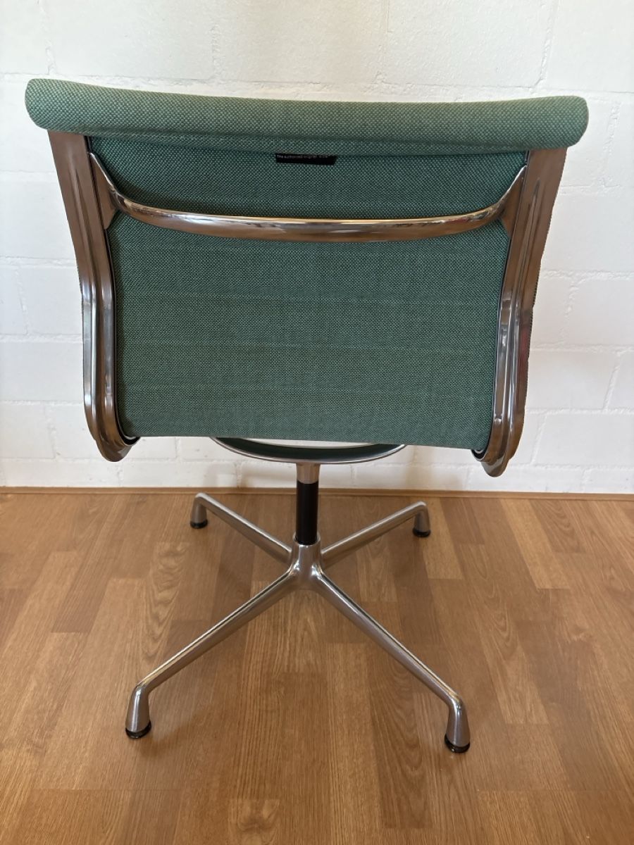 Vitra Sedie: Vitra Eames Alu Chair – Usato da Basel venduto da magnummarine 2
