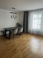 Massivholz Esstisch und Sitzbank + 2 Armlehnenstühle