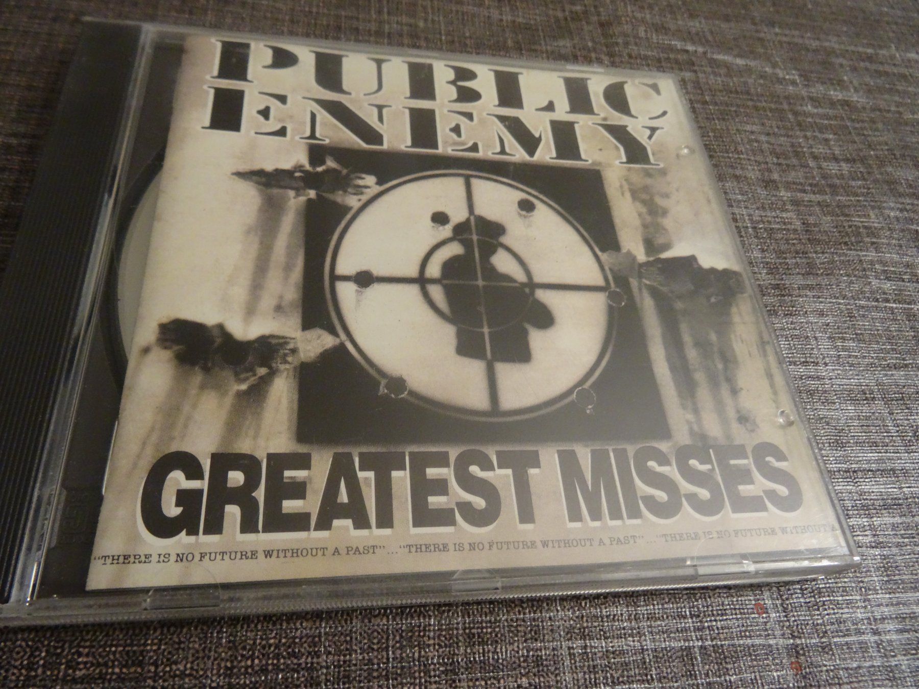 CD: Public Enemy - Greatest Misses - CD – Usato da Olten venduto da Disc-Ausverkauf