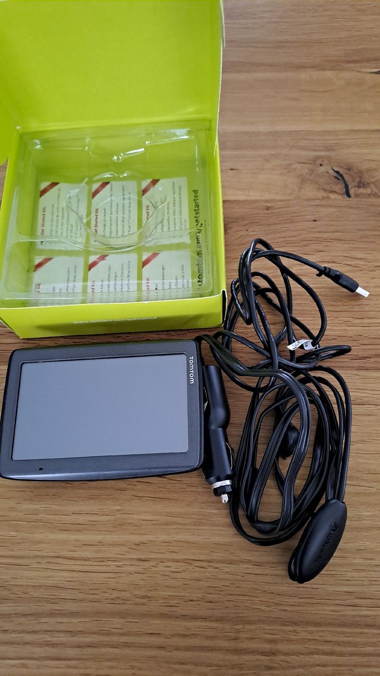 Tomtom Navigation: TomTom VIA 135 Navi gebraucht – D'occasion à Deitingen par Soya1 2