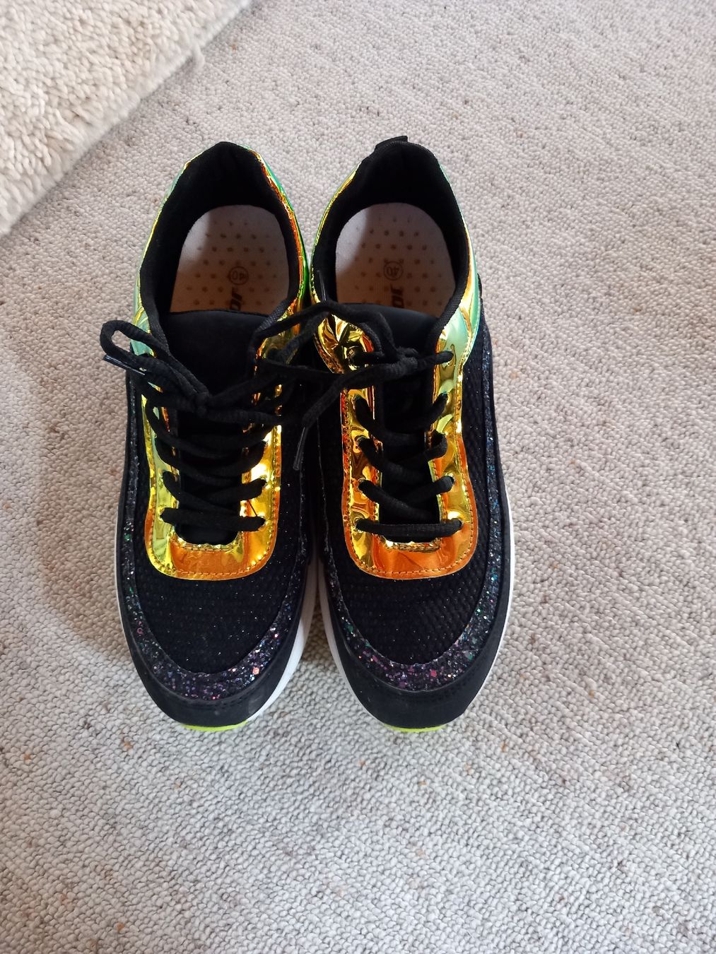 Scarpe da donna: Damenschuhe/Sneakers – Usato da Winterberg ZH venduto da baduu 2