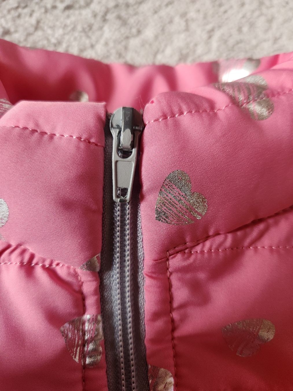 Altro abbigliamento: Pinke Kinderweste mit Herzen, ca Grösse 74 – Usato da Bözberg venduto da Szni_9s8z 2