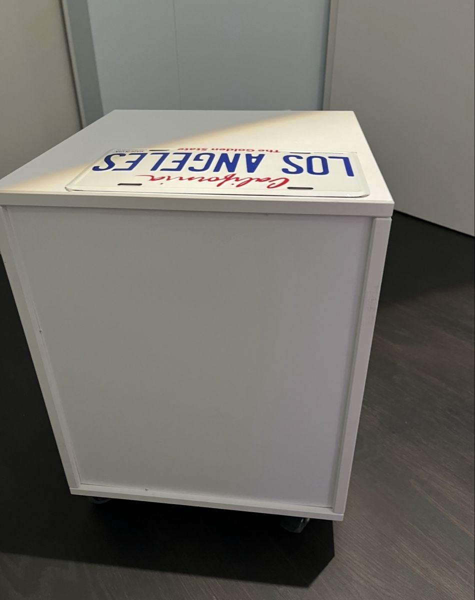 Comodini: Lifestyle White bed table with  drawers – Usato da Rüschlikon venduto da ant_5v7g 1