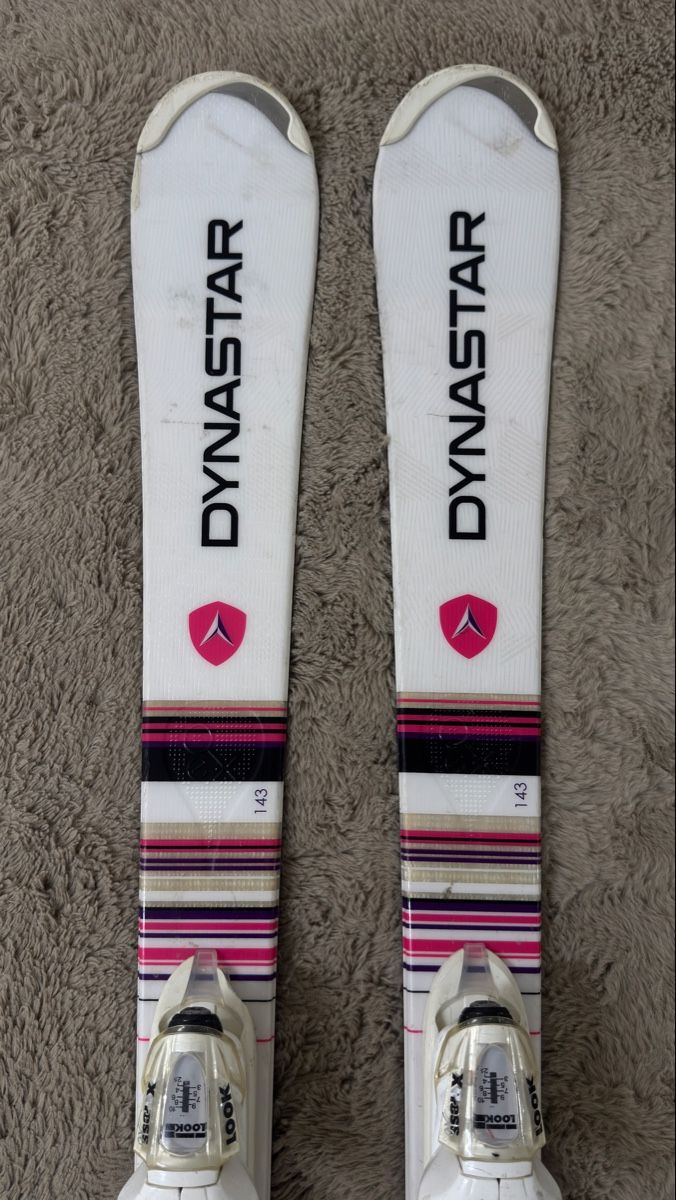 Dynastar Sci: Dynastar Easy Active Skier 143 cm mit Look Bindung weiss – Usato da Dietlikon venduto da kickboxer_999 1