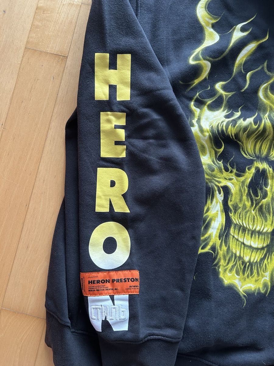 Pullover & Sweatshirts: Heron Preston Skull Hoodie – Gebraucht aus Gockhausen von pierrezhh 1
