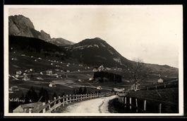 Wildhaus, Ort mit Landstrasse und Bergla