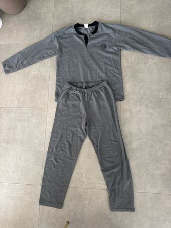 Graues Pyjamaset Grösse XL