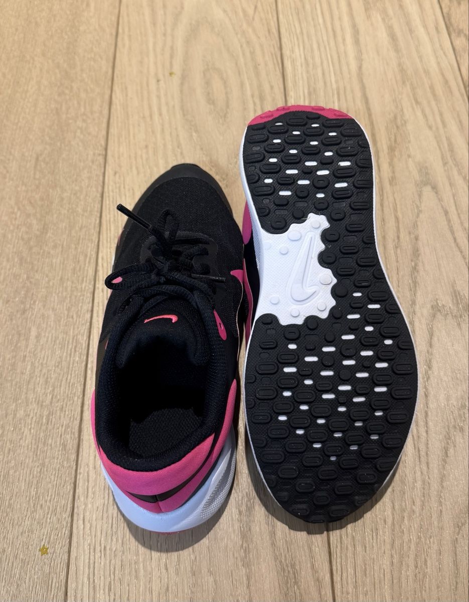 Nike Chaussures filles: Nike Turnschuhe – D'occasion à Flurlingen par NatDrake 2