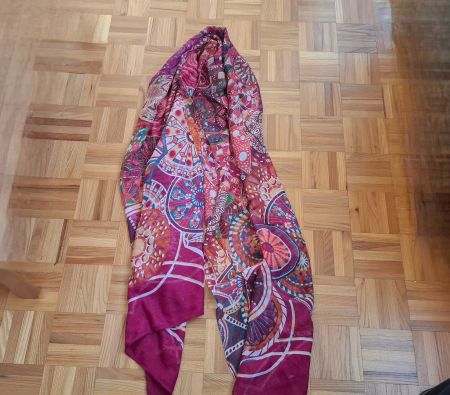 Grand foulard bordeaux à motifs/Großer Schal mit Muster bord