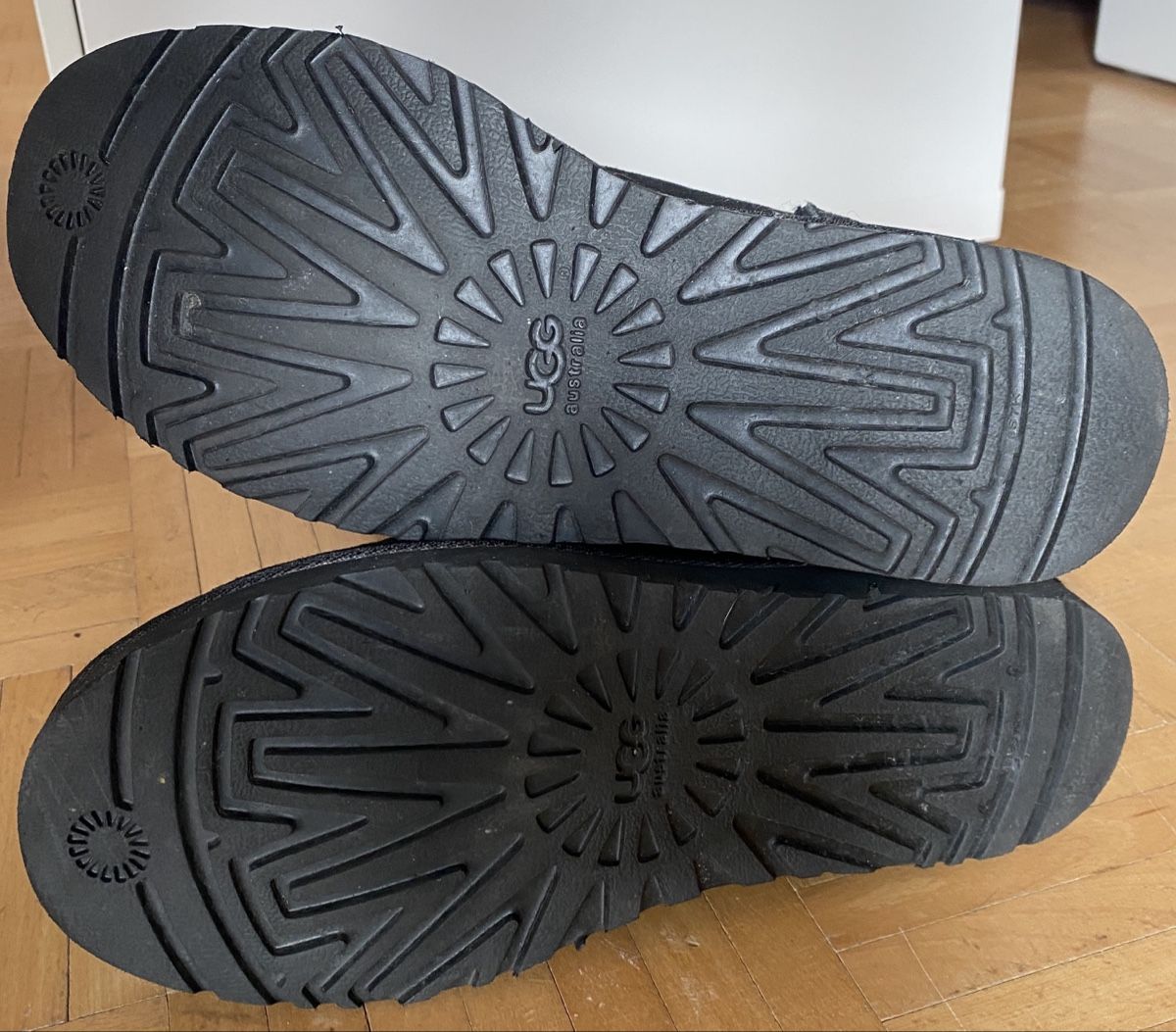 Ugg Scarpe da donna: UGG schwarz, Gr. 39 – Nuovo (secondo la descrizione) da Sarnen venduto da Paris99 2