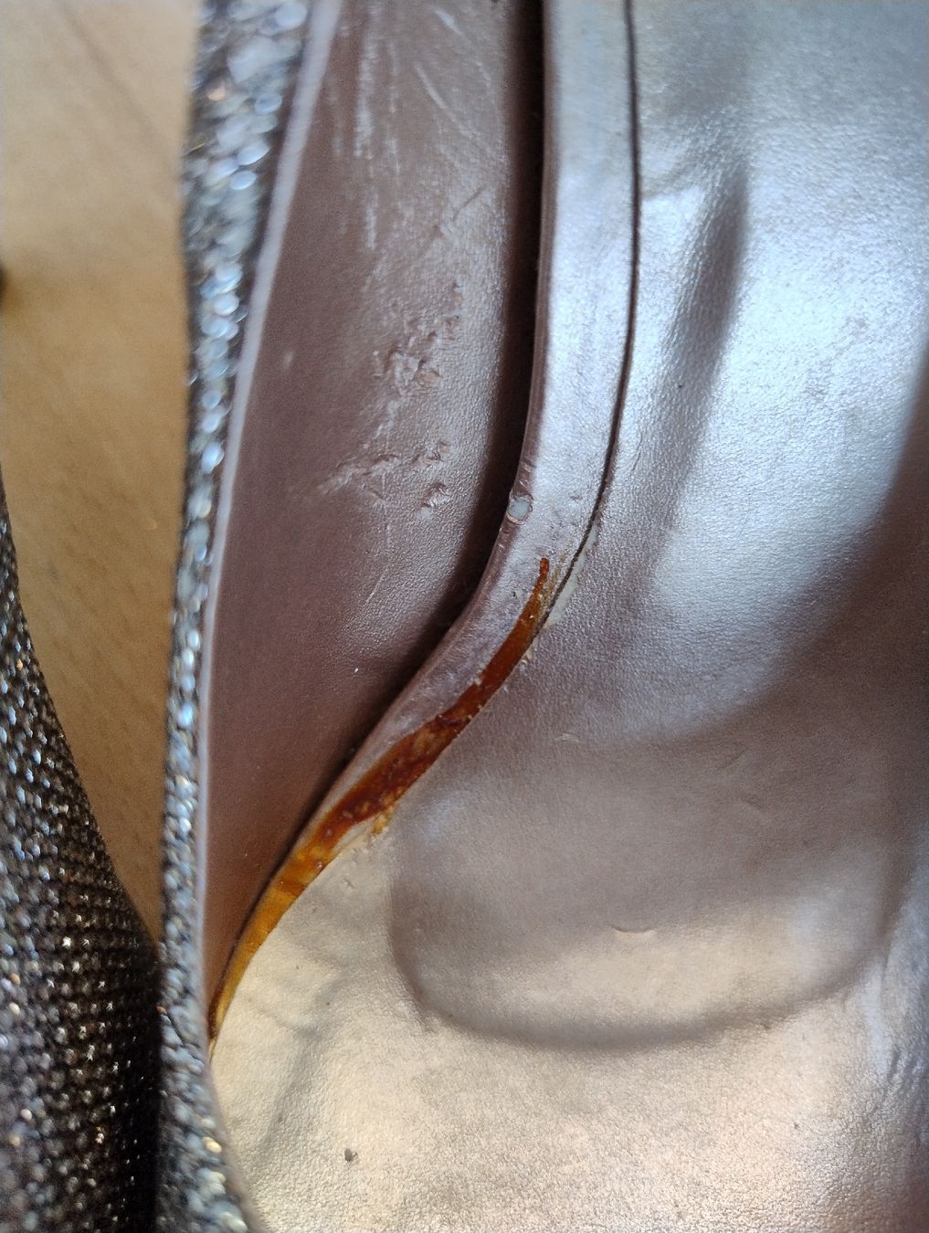 Damenschuhe: Goldene Glitzer Pumps mit Plateau, Grösse 38 – Gebraucht aus Kirchberg BE von lauraflu 3