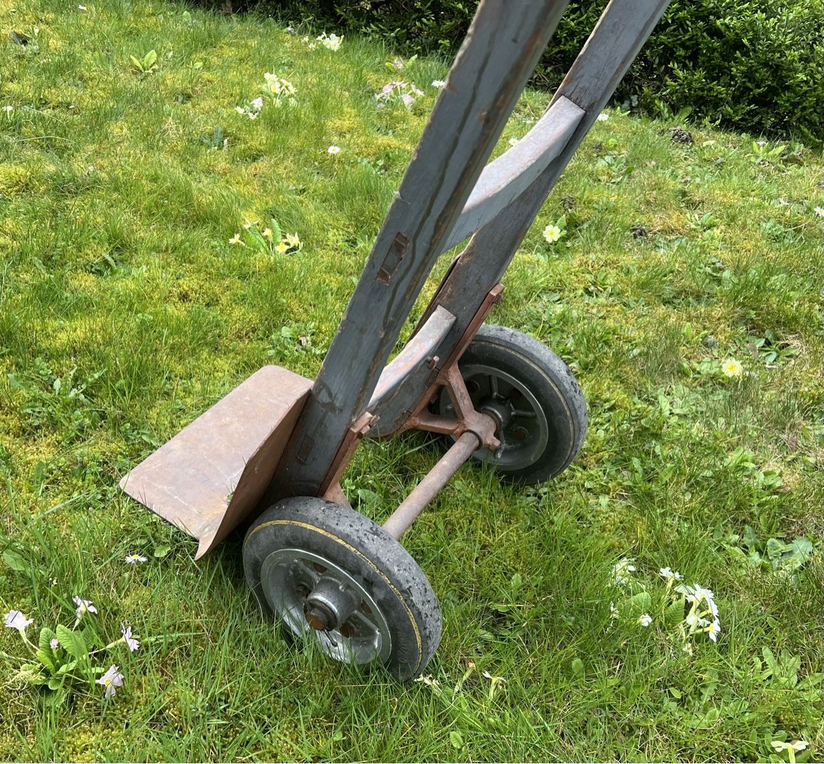 Schubkarren: Schöner- stabiler - antiker Sackkarren – Gebraucht aus Biel/Bienne von SirRolf 4