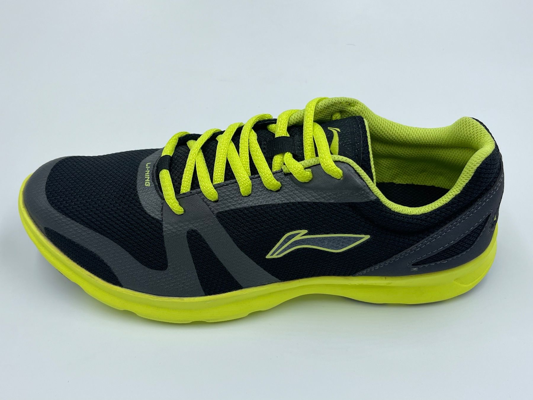 Scarpe da uomo: Li-Ning Running A335 Gr. 41 2/3 – Nuovo e nell'imballaggio originale da Spreitenbach venduto da Opfikoner1 7