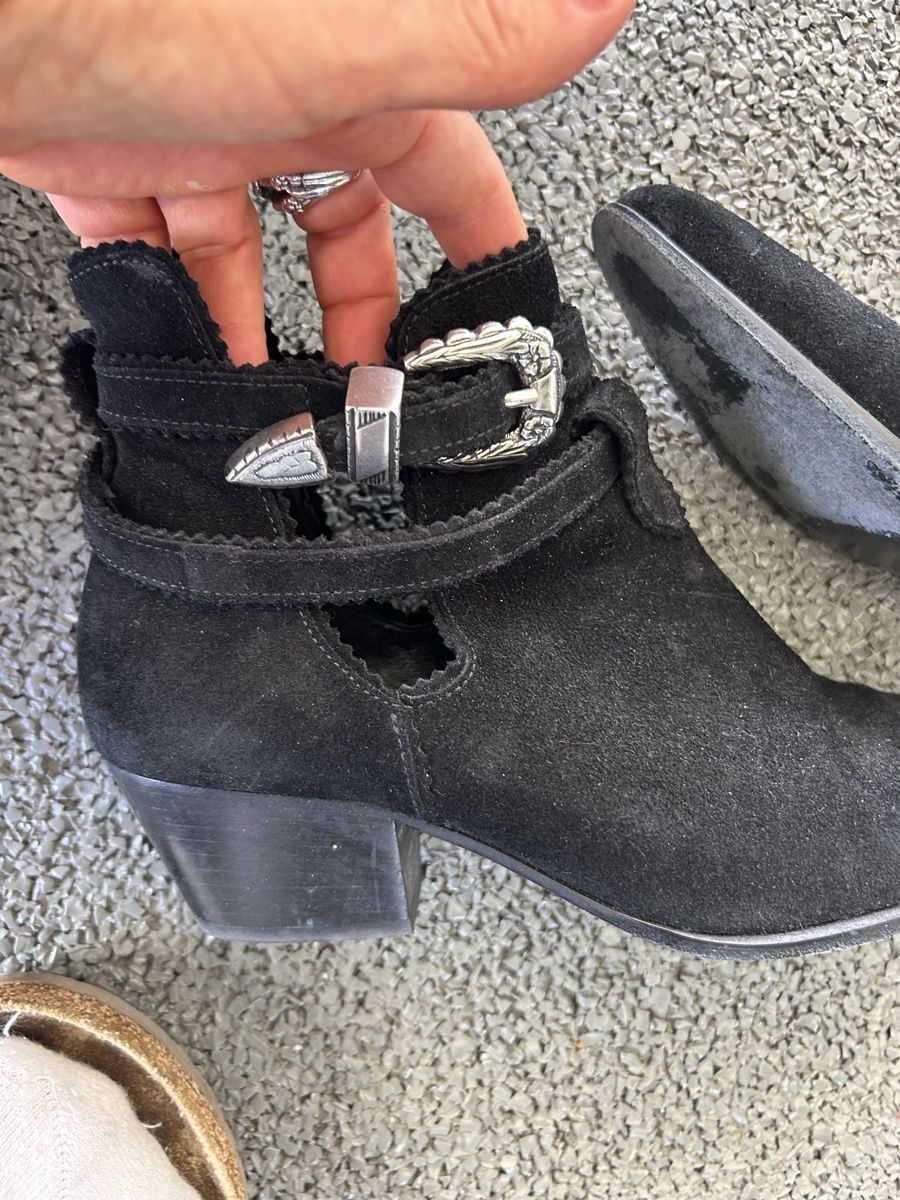 Sandro Scarpe da donna: Boots Sandro daim noir avec boucles argentées taille 37 – Usato da Lully VD venduto da Garance040